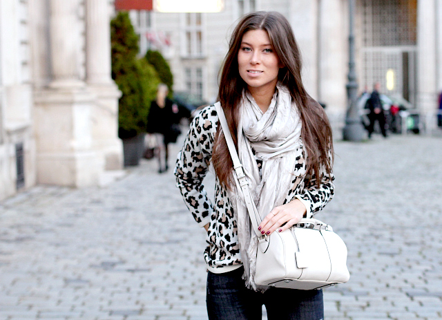Outfit: Louis Vuitton "Sofia Coppola bag BB" in blanc casse