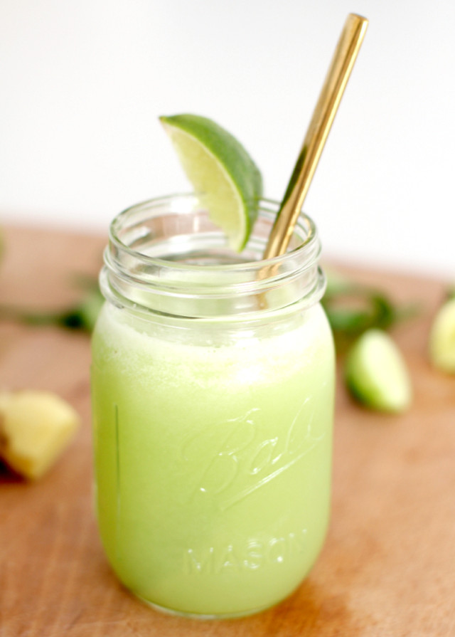 RECIPE: green cleansing detox juice - Bikinis & Passports