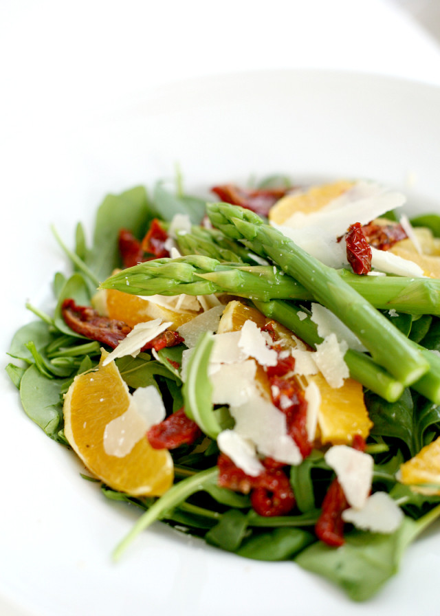 recipe: healthy spring salad with oranges & asparagus
