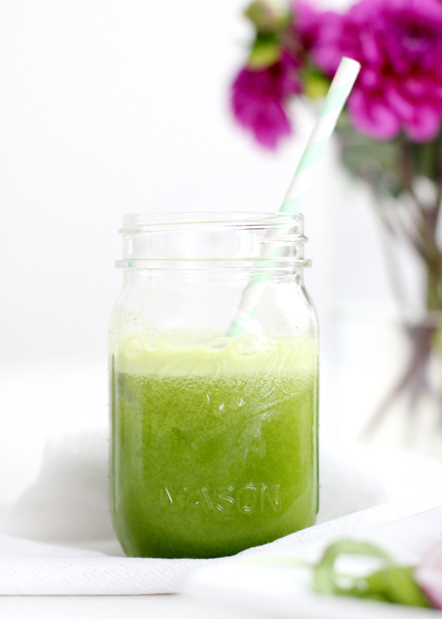 Green Juice Recipe with Celery and Spinach