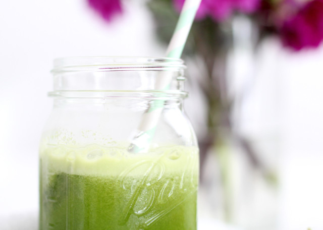 Green Juice Recipe with Celery and Spinach