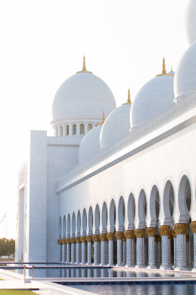 Grand Sheikh Zayed Mosque Abu Dhabi | Bikinis & Passports