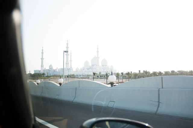 Grand Sheikh Zayed Mosque Abu Dhabi | Bikinis & Passports