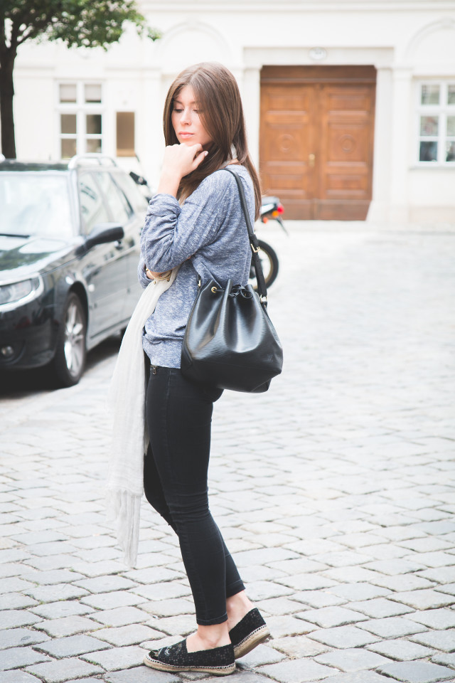 OUTFIT: black shopper tote - Bikinis & Passports