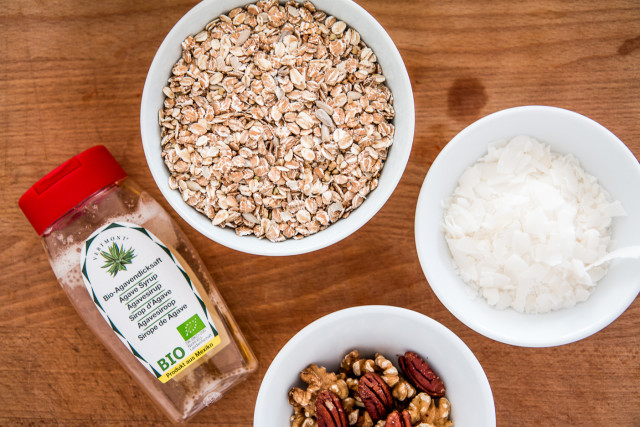 RECIPE: healthy homemade granola | Bikinis & Passports