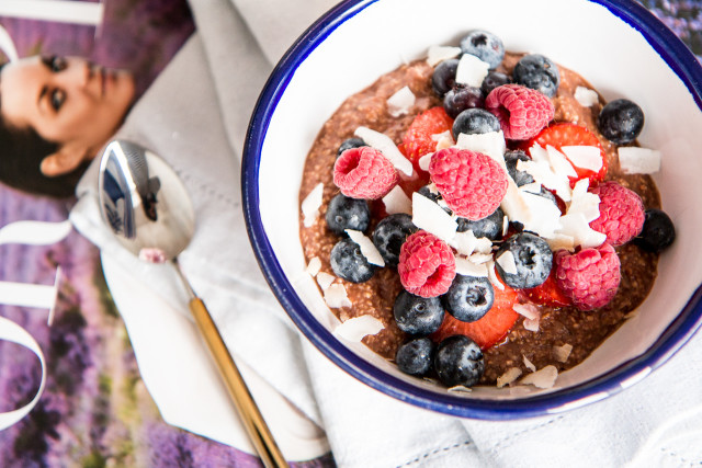 Recipe: Healthy Chocolate Porridge | Bikinis & Passports