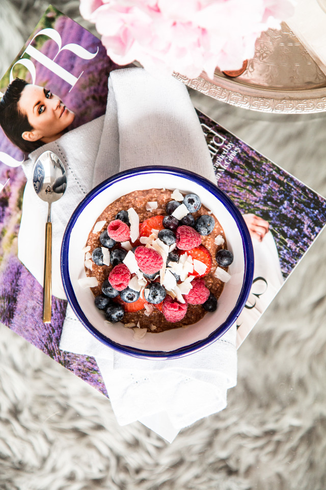 Recipe: Healthy Chocolate Porridge | Bikinis & Passports