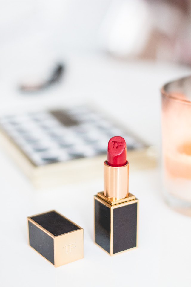 Douglas Beautystories: Red Lips for NYE | Bikinis & Passports