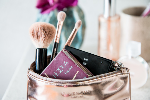 BEAUTY: what's in my make-up bag? + summer make-up essentials | Bikinis & Passports