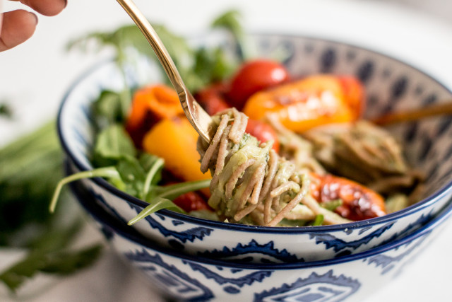 RECIPE: creamy avocado pasta (vegan) | Bikinis & Passports