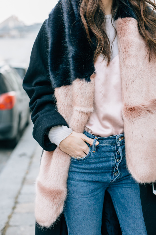 HALOGEN faux fur scarf, blush pink - Bikinis & Passports