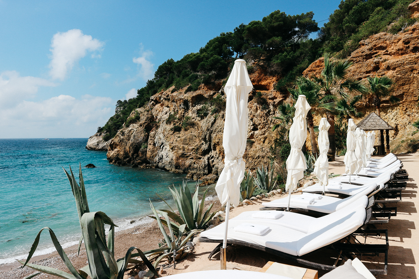 Canon EOS M10: Postcards from Ibiza | Bikinis & Passports