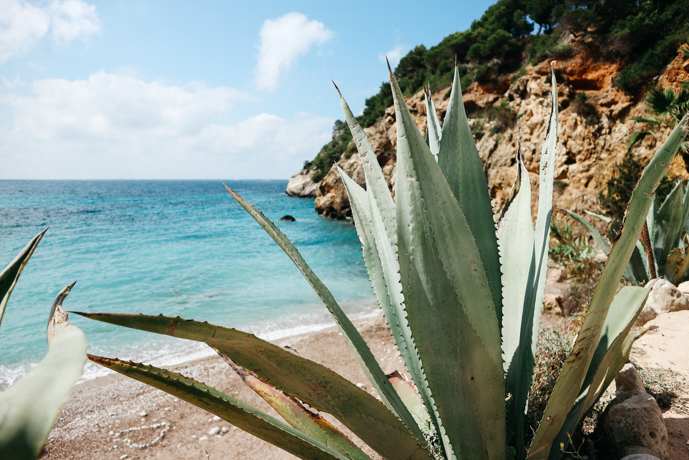 Canon EOS M10: Postcards from Ibiza | Bikinis & Passports